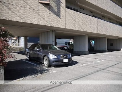 レジデンス９２３長地[1K/19.4m2]の駐車場