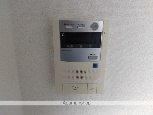 コート黒髪の内装写真