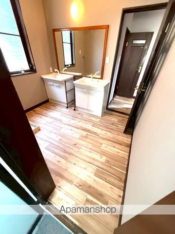 中西町二世帯風戸建の内装写真