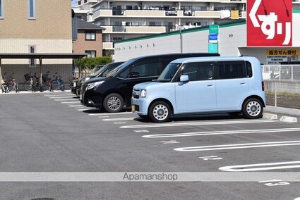 Ｂｏｎｈｅｕｒ草津[2LDK/50.53m2]の駐車場2