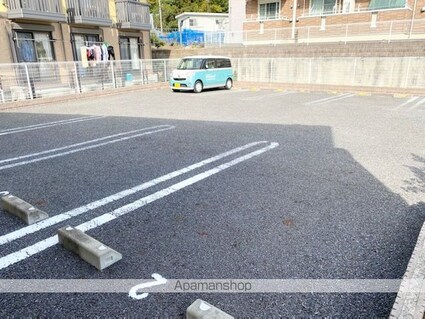 メゾン　カルム[1R/25.25m2]の駐車場2