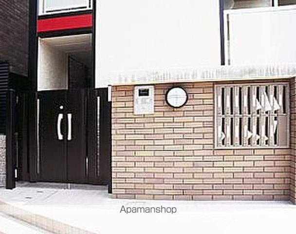 レオパレスフィオーレ石神井台の玄関写真
