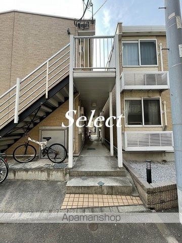 レオパレスベルサリーゼの玄関写真