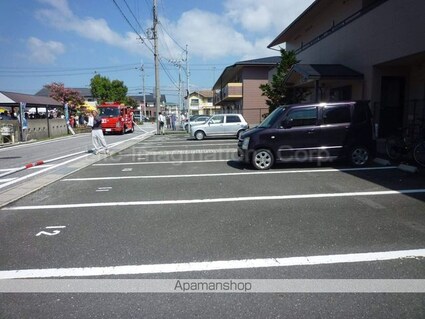 カツハイツ壱番館[1K/25.03m2]の駐車場2
