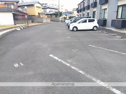 レオパレス観音寺[1K/26.08m2]の駐車場1