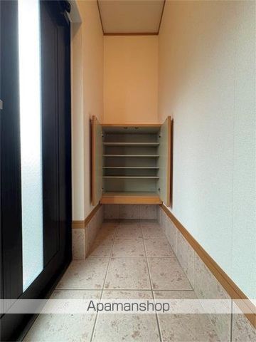 Ｓｗｅｅｔｓ　Ｖｉｌｌａ　Ａ棟[2DK/52.8m2]の玄関