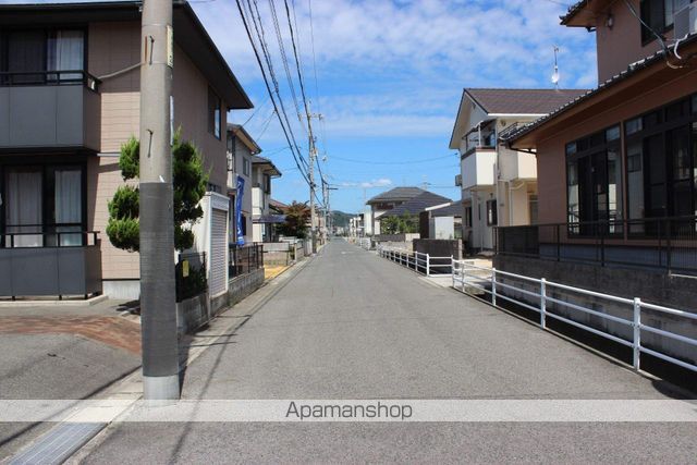 ウエストアベニューの玄関写真