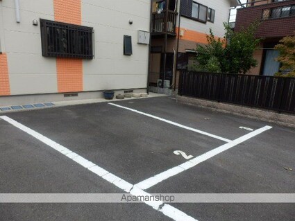 東京都国分寺市本多３丁目[1DK/38.09m2]の駐車場