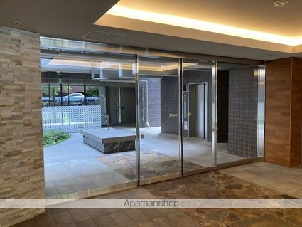 神奈川県横浜市青葉区美しが丘５丁目[2SLDK/65.04m2]のエントランス