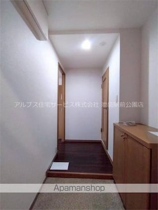 東京都新宿区四谷２丁目[2LDK/66.28m2]の玄関