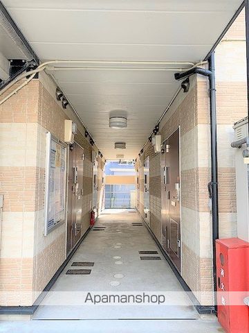 レオパレスウグイスの玄関写真