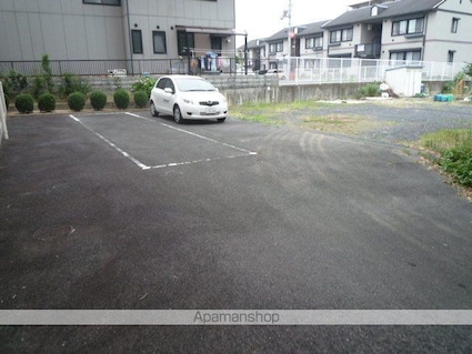 マリーブ１８２０[1K/22.75m2]の駐車場