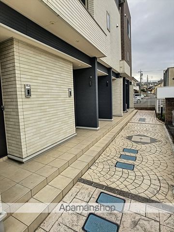 ネオコート Eの玄関写真