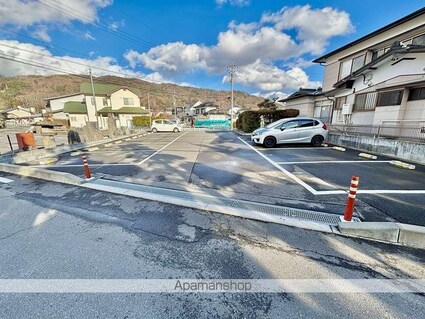 ミランダトリニティコートⅡ[1R/26.5m2]の駐車場