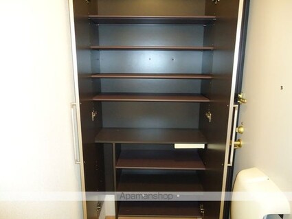 スピカ田中　Ｂ棟[2K/33.39m2]の玄関