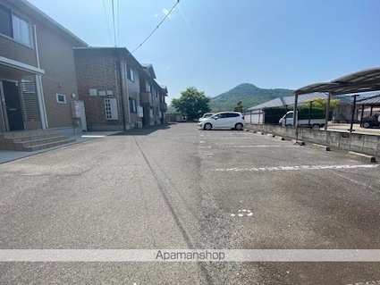 パストラルみまやＡ・Ｂ[2DK/50.12m2]の駐車場