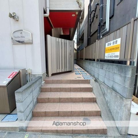 エクセドラ北参道の玄関写真