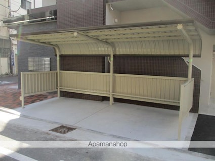 ラヴィベール　ハル[1R/31.17m2]の駐車場