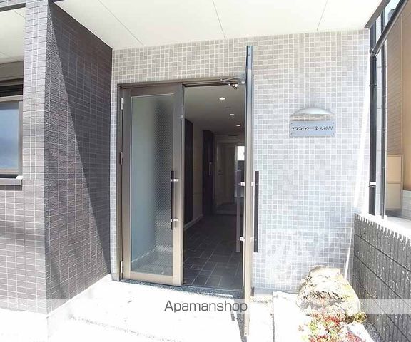 COCO三条天神川の玄関写真