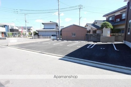 ルーベル太田Ｄ[1LDK/47.08m2]の駐車場