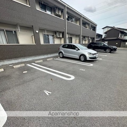 Ｆａｂｕｌｏｕｓ　（ファビュラス）[1LDK/42.89m2]の駐車場2