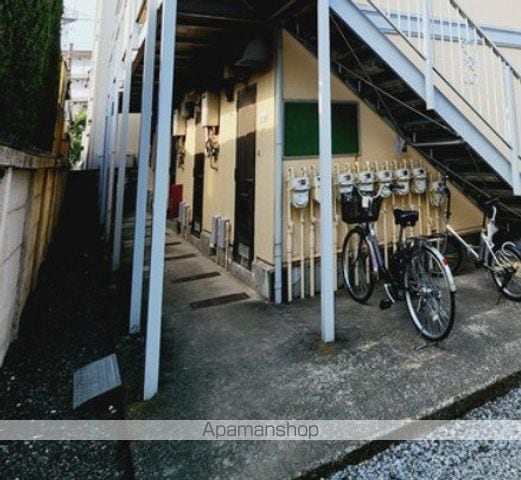 ファミーユ八番館の玄関写真