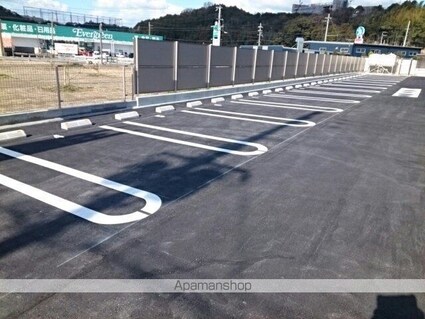 アヴニール西重根Ⅱ[1LDK/45.89m2]の駐車場