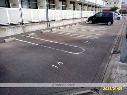 レオパレスセノーテ黒川[1K/20.81m2]の駐車場