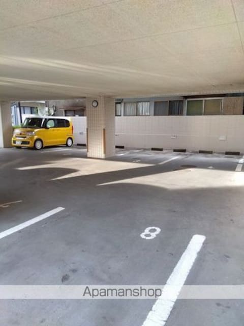 メゾン・ド・ペルレ[1R/26.24m2]の駐車場