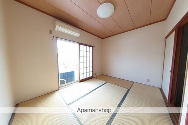 オーグ県庁前の内装写真