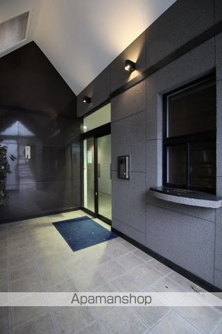 コロニアルリビング西島田ウエストタワーの玄関写真