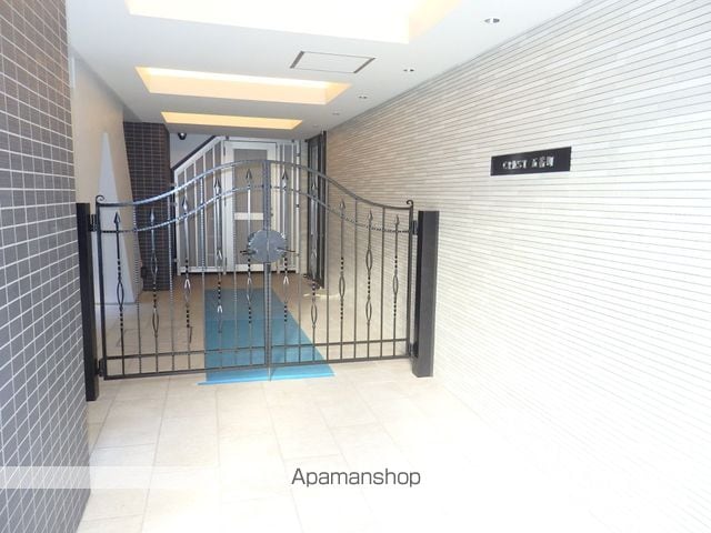 クレスト五番町の玄関写真