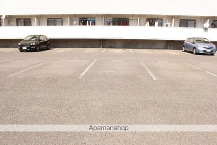 広島県福山市南松永町２丁目[1K/30.6m2]の駐車場2