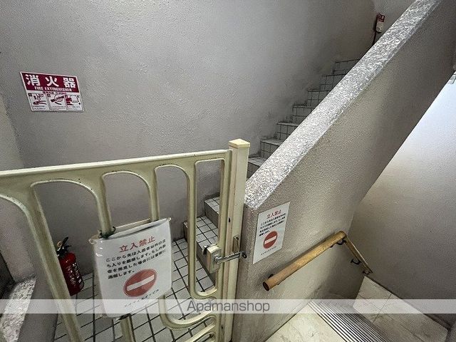エイティエイトビルの玄関写真