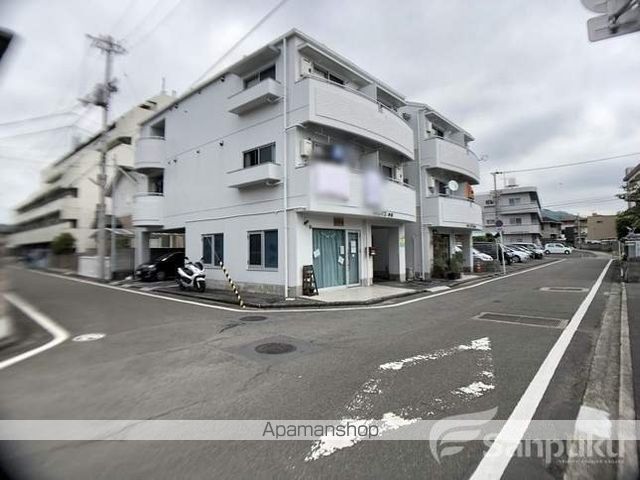 キャンパス中央の外観写真