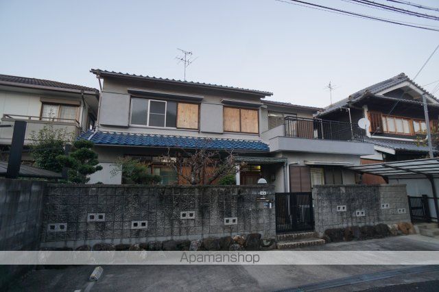 近鉄難波・奈良線 大和西大寺駅 徒歩7分 2階建 築56年の玄関写真