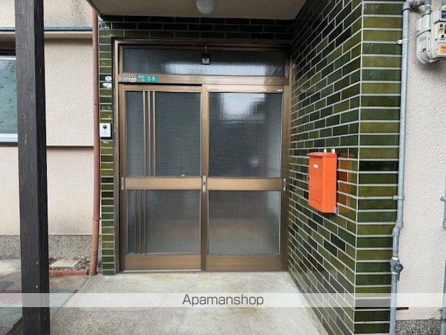 湖南市 2階建 築52年の玄関写真