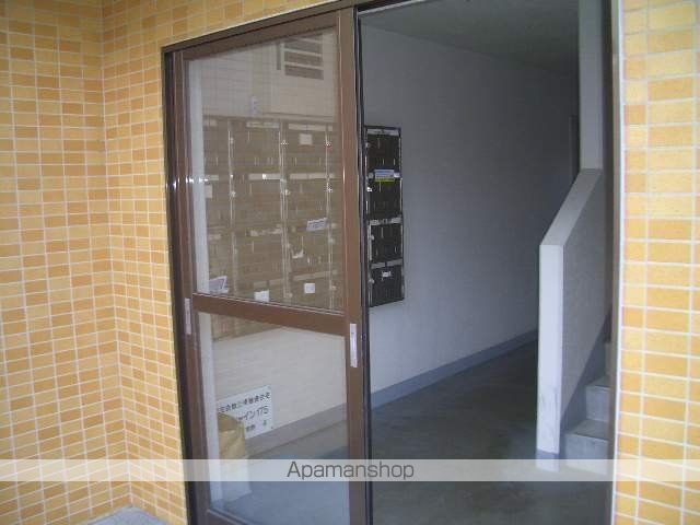 サンシャイン175の玄関写真