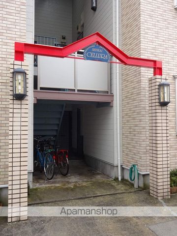 信開セルーラ駒見2の玄関写真