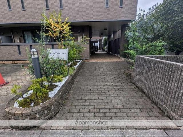 アトリオ トモ 弐番館の玄関写真