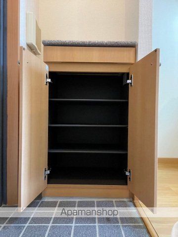 ラージウエストの内装写真