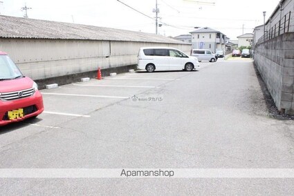 サンハイツ山波[1DK/34.45m2]の駐車場2