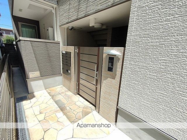 フジパレスJR吹田駅東の玄関写真