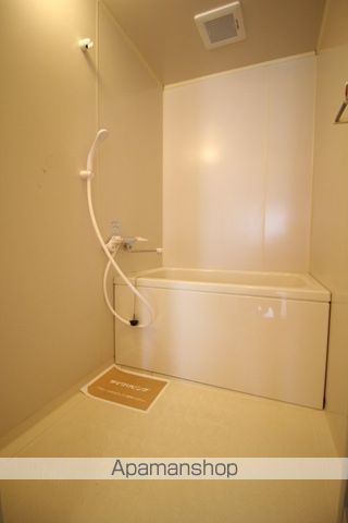 ニューハウジングの内装写真