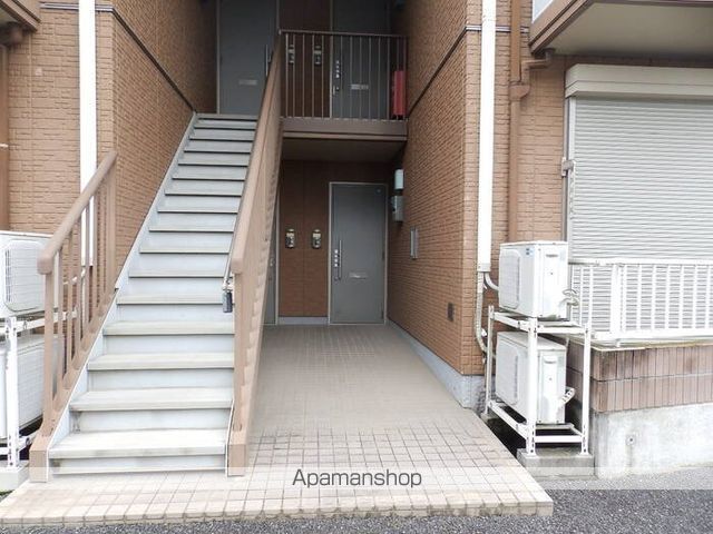 クレシェンテ Eの玄関写真