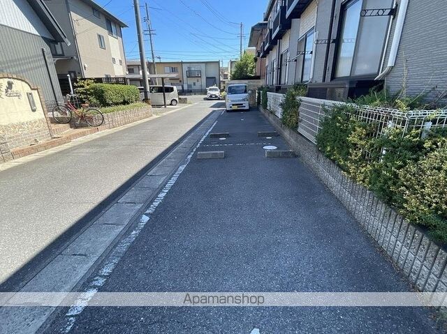 レオパレス楓[1K/28.02m2]の駐車場2