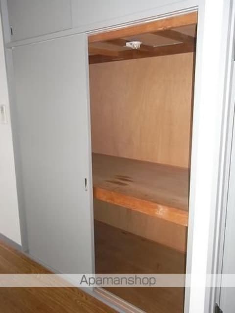 東京都新宿区上落合２丁目[2LDK/72.64m2]の収納