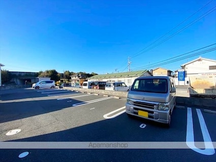 ルミナス・コート[1K/26.28m2]の駐車場2