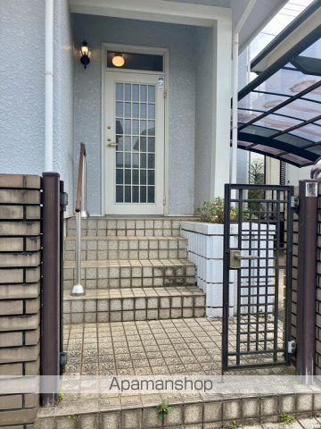 中富南戸建の玄関写真