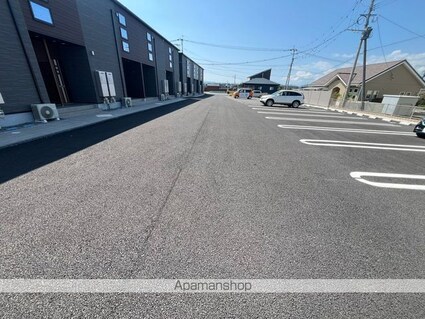 グーラテース壱番館[2LDK/58.57m2]の駐車場2
